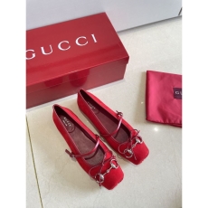 Gucci Flat Shoes